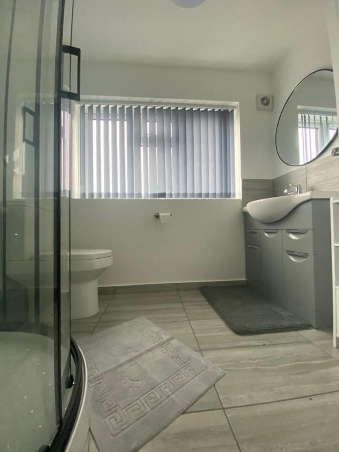 Gatwick Deluxe En-Suite Rooms Horley Exterior foto