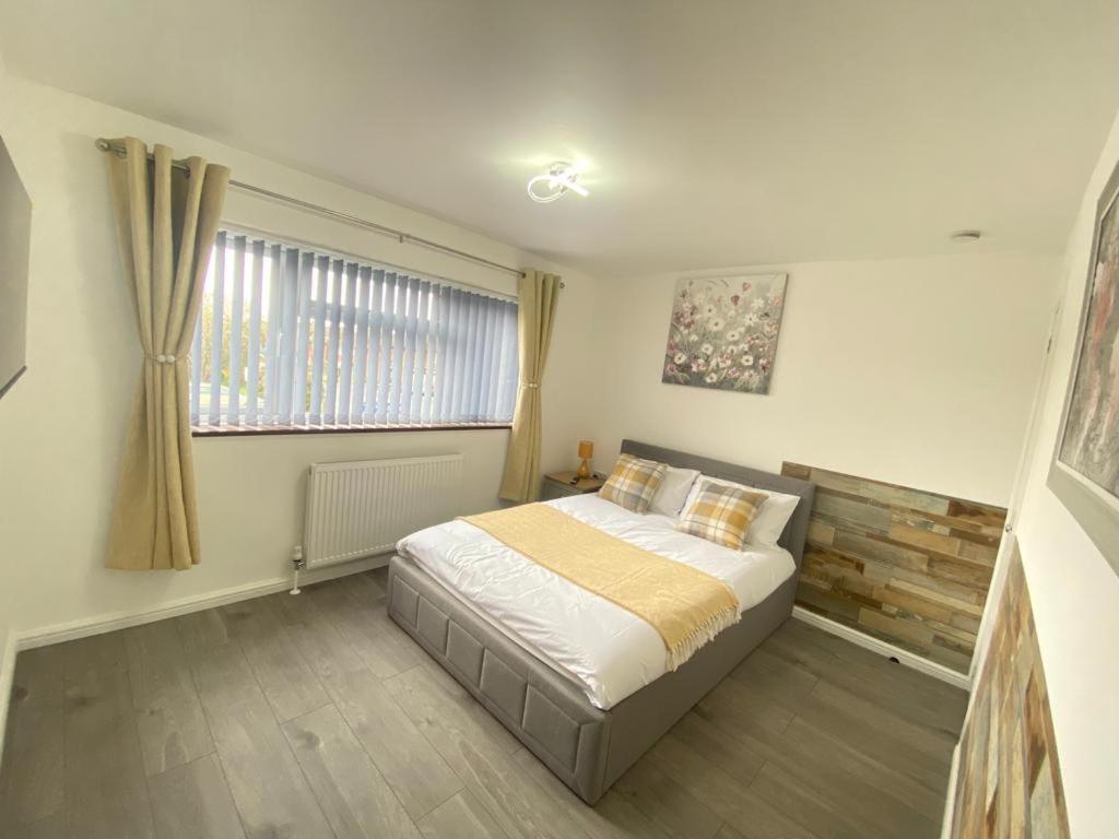 Gatwick Deluxe En-Suite Rooms Horley Exterior foto